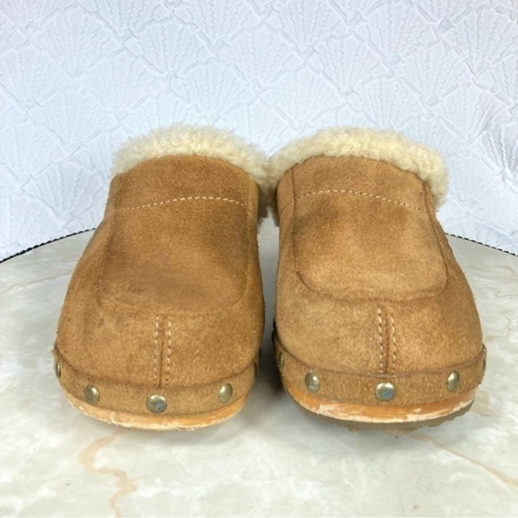 UGG Mules Womens Size 5 Tan Suede Australia Kalie Sheepskin Studded Wooden Clogs - Picture 3 of 13